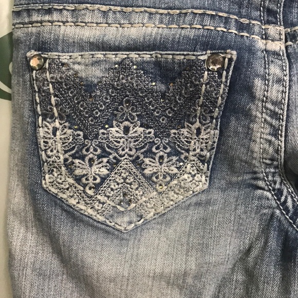Paisley Sky studded with decorated pockets shorts - Picture 4 of 5